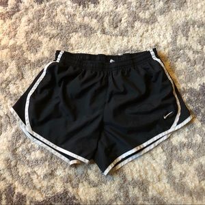 Nike girls dry tempo running shorts